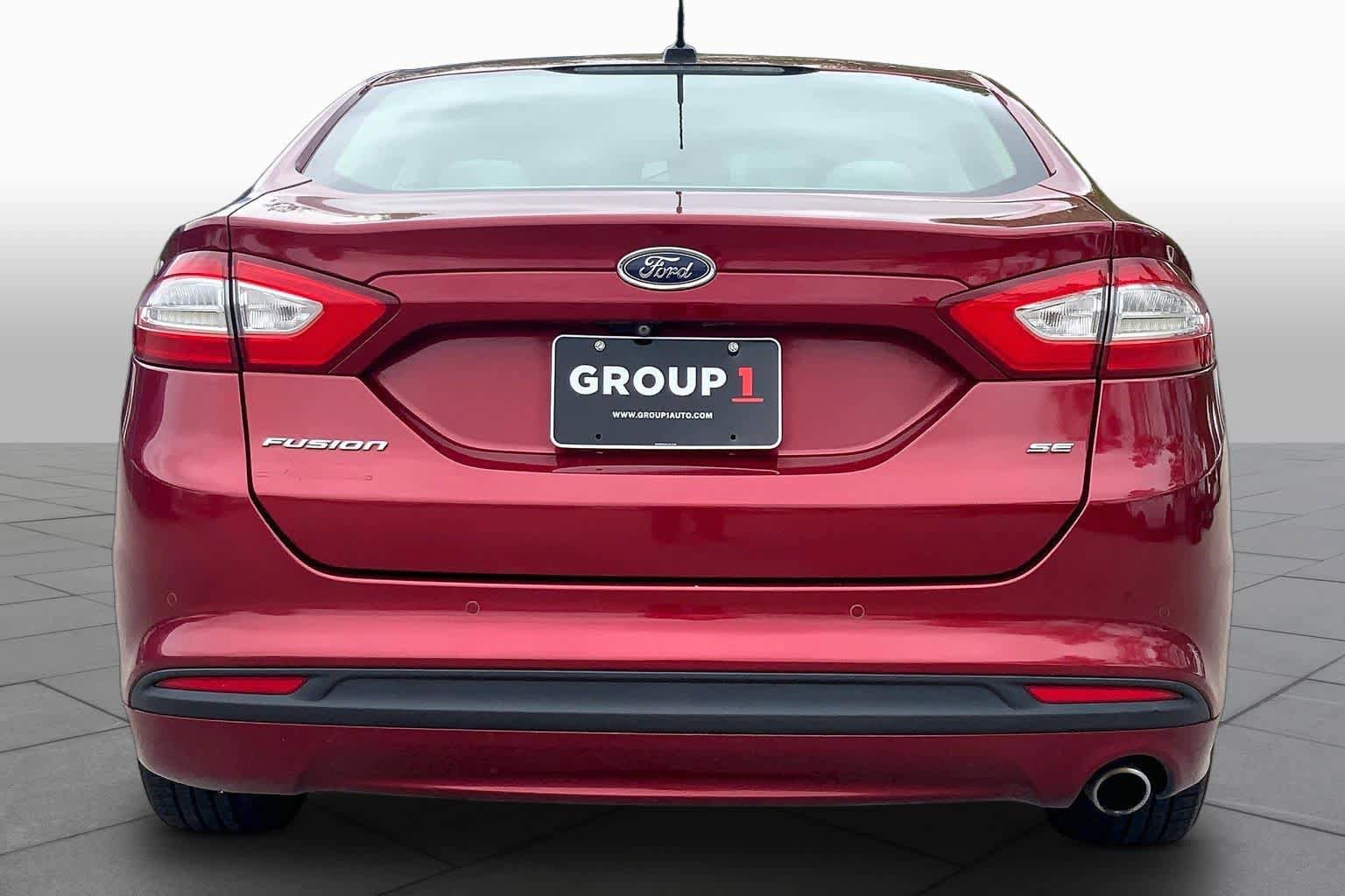Used 2015 Ford Fusion SE FWD image 5