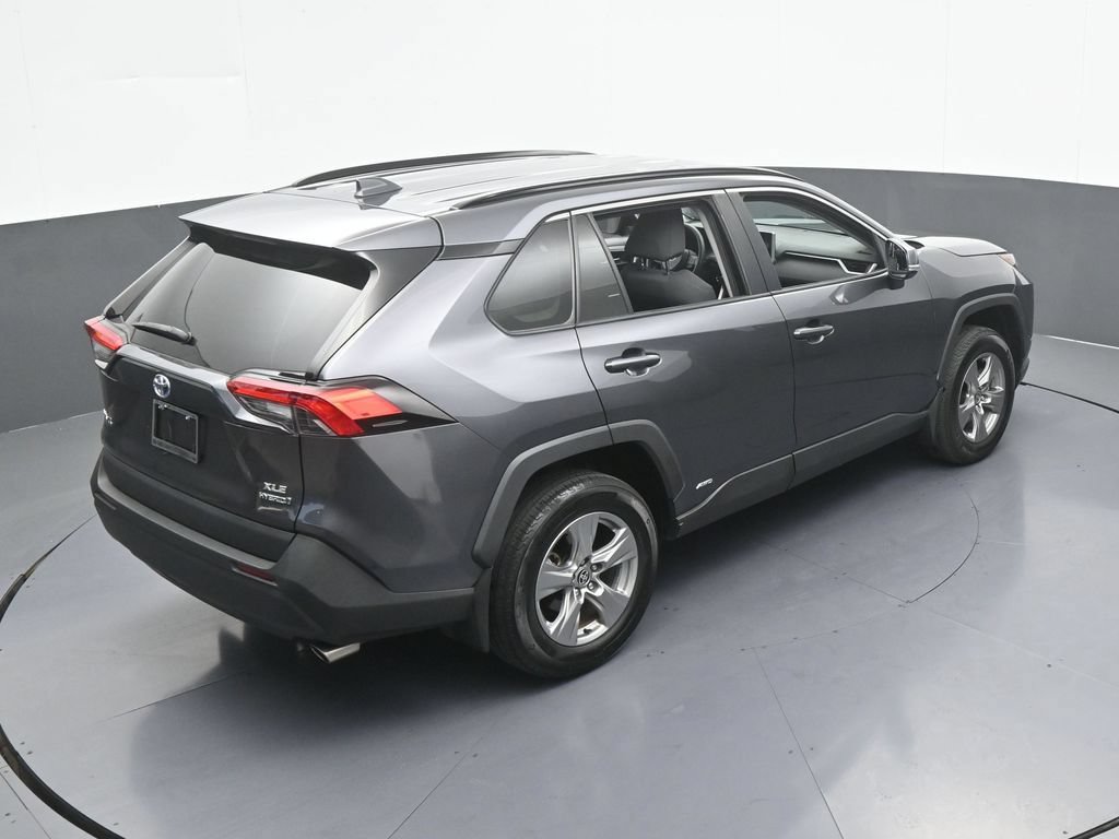 Used 2024 Toyota RAV4 XLE AWD/4WD image 45