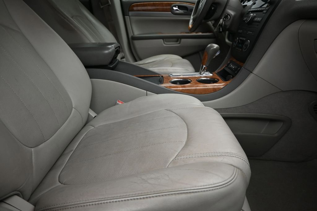 Used 2011 Buick Enclave CXL FWD image 25