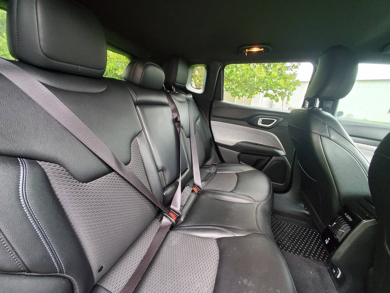 Used 2024 Jeep Compass Latitude w/ Convenience Group AWD/4WD image 19