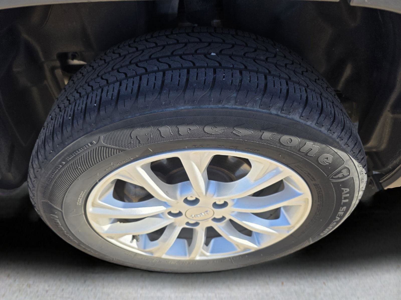 Used 2020 Jeep Cherokee Latitude w/ Cold Weather Group image 32