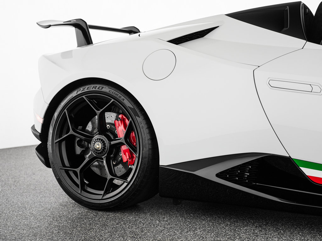 Used 2018 Lamborghini Huracan Performante AWD/4WD image 39