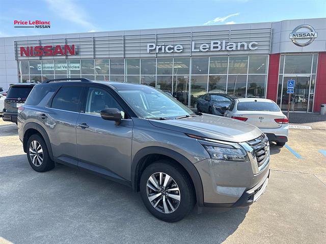 Used 2025 Nissan Pathfinder SL FWD image 1