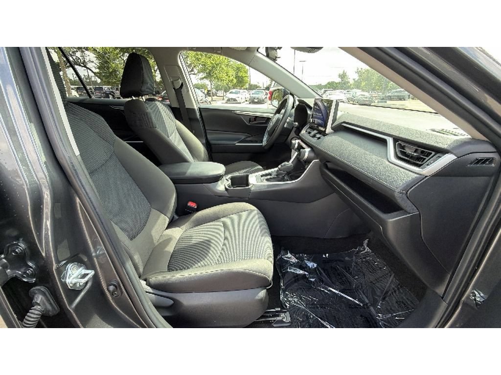 Used 2024 Toyota RAV4 LE FWD image 34