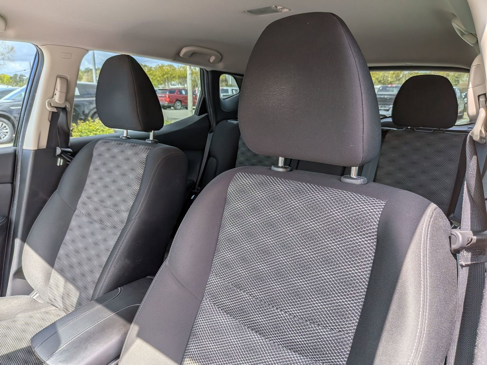 Used 2022 Nissan Rogue Sport SV image 15