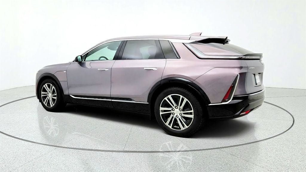 Used 2025 Cadillac Lyriq Luxury AWD/4WD image 7