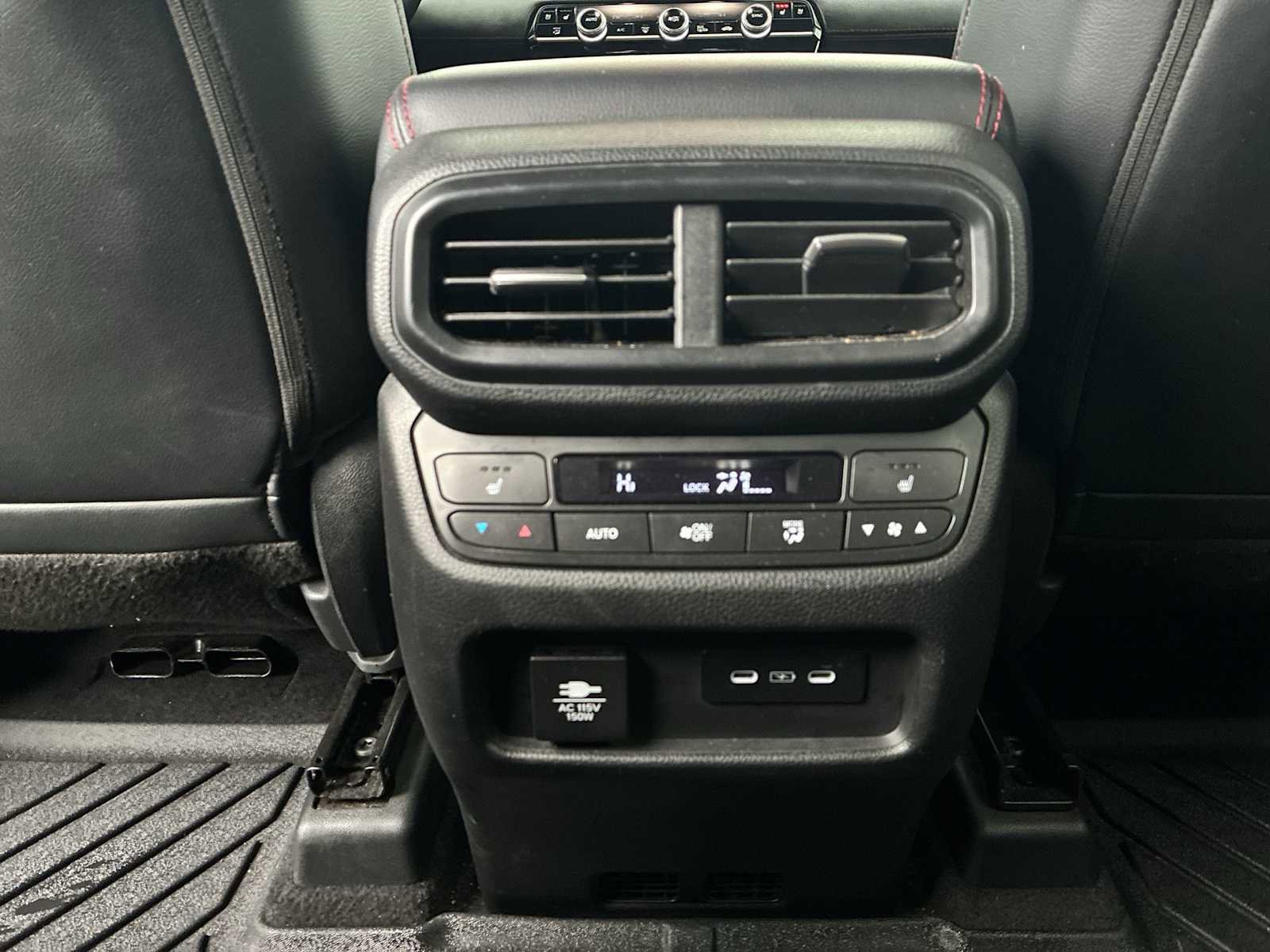 Used 2025 Honda Pilot Black Edition image 22