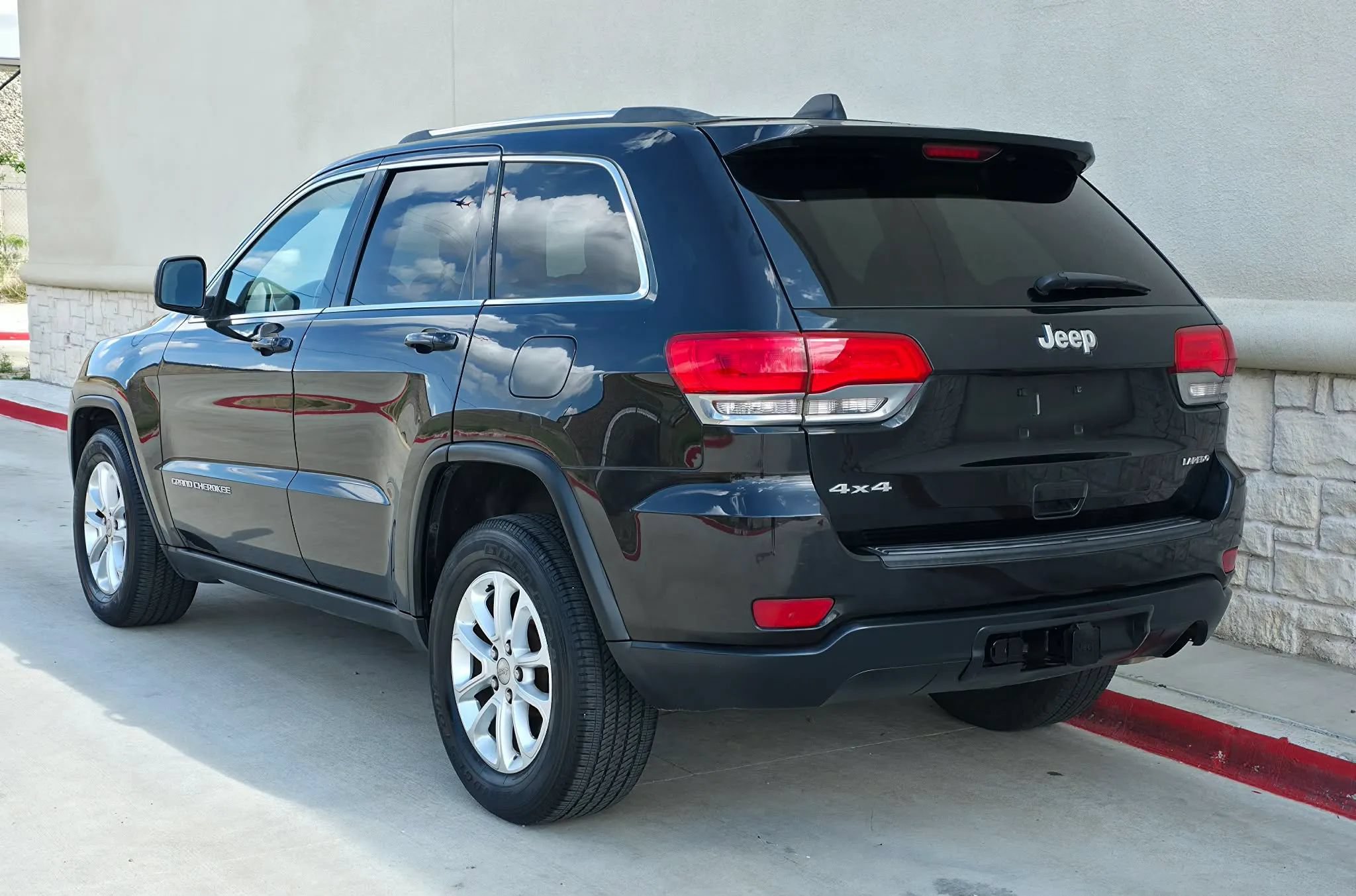 Used 2014 Jeep Grand Cherokee Laredo w/ Security & Convenience Group AWD/4WD image 6