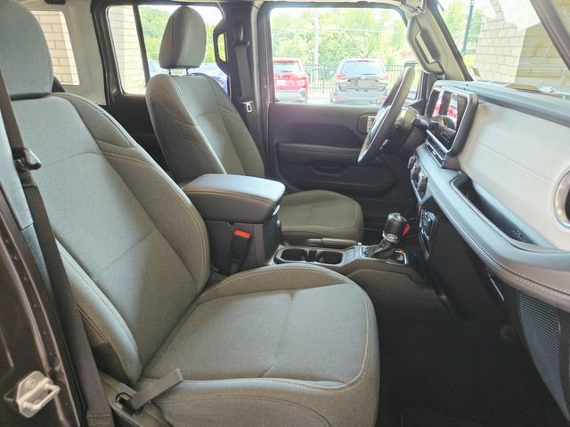 Used 2025 Jeep Wrangler Unlimited Sahara w/ Safety Group AWD/4WD image 24