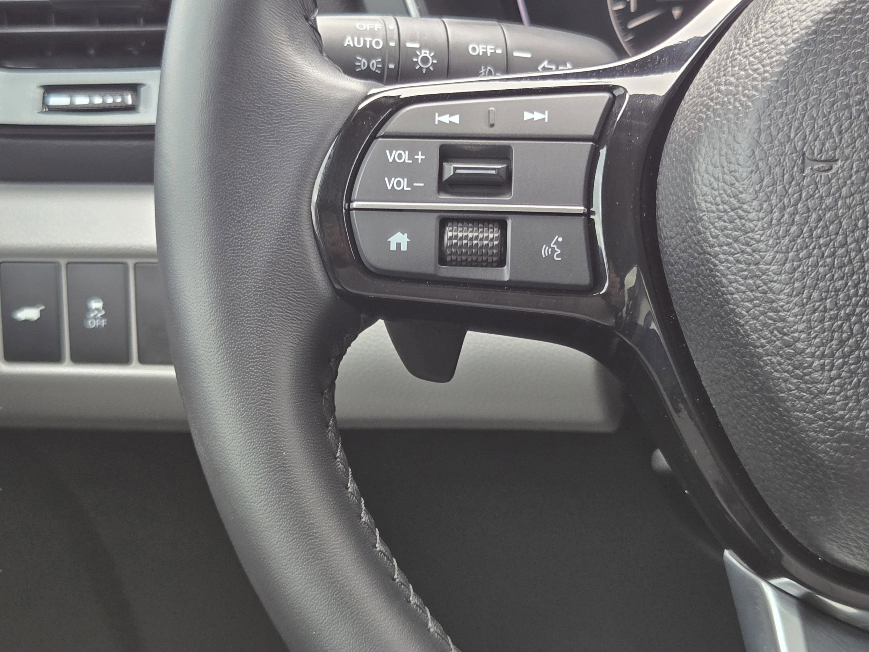 Certified 2025 Honda Pilot Touring image 24