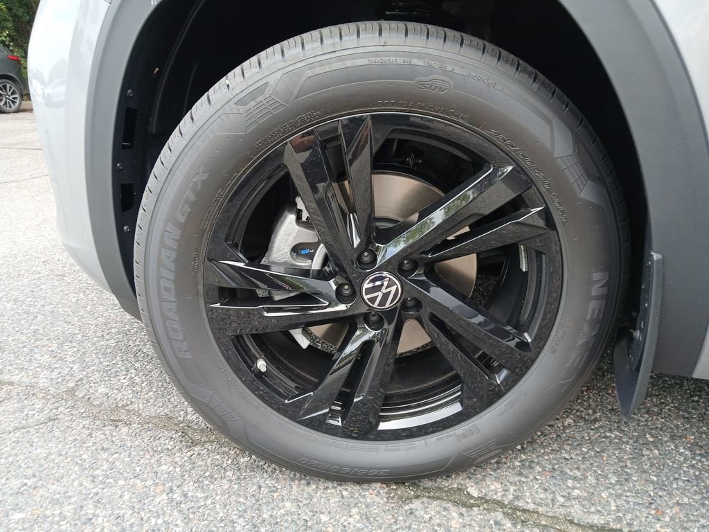 New 2026 Volkswagen Atlas Cross Sport SEL R-Line image 27