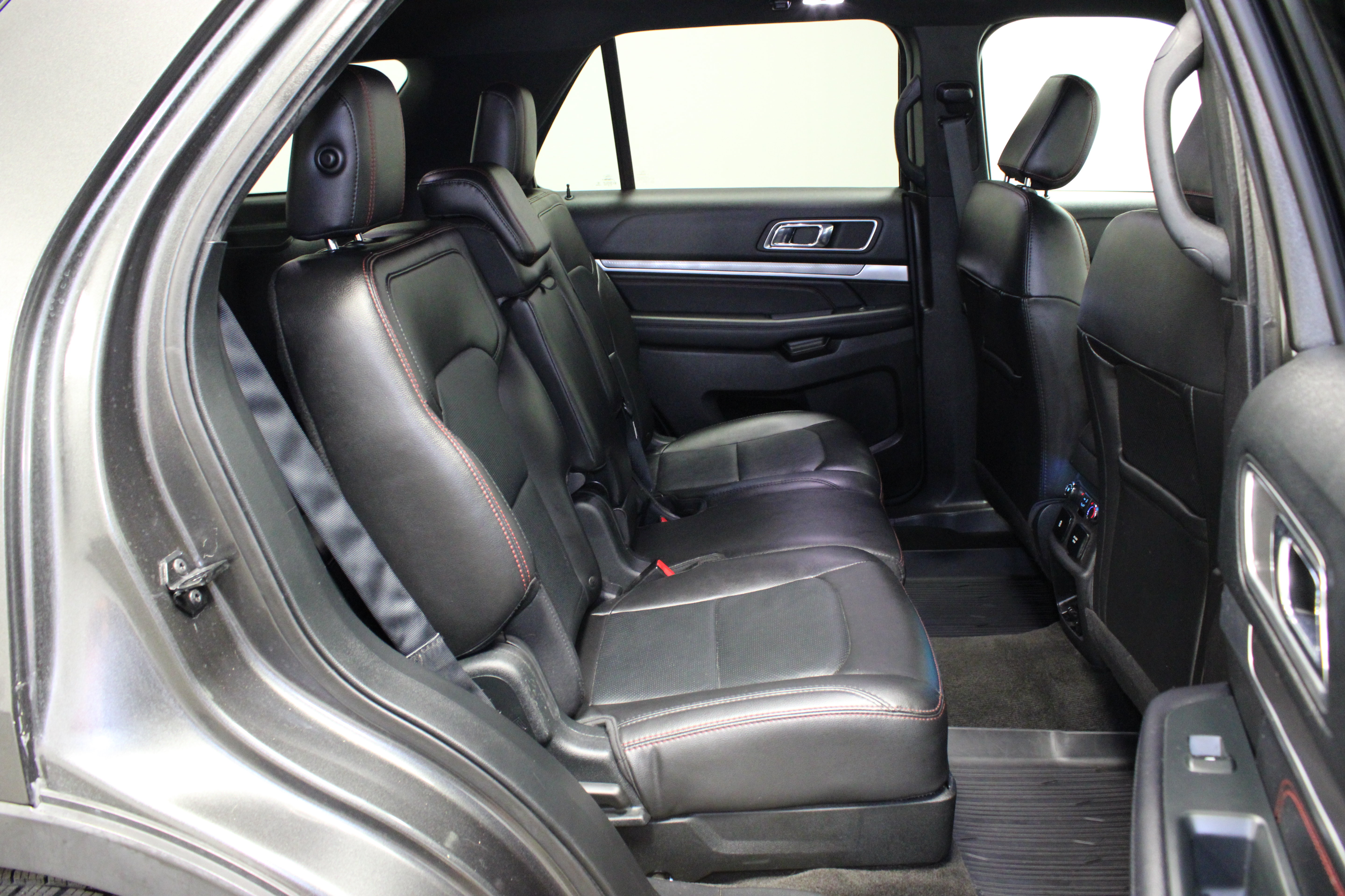 Used 2018 Ford Explorer Sport w/ Equipment Group 401A AWD/4WD image 15