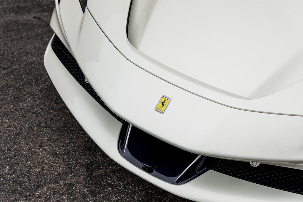 Used 2022 Ferrari SF90 Spider image 9