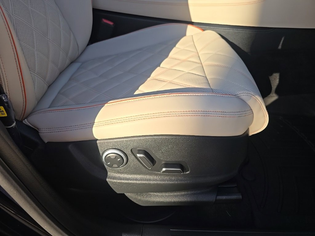 Used 2026 Genesis GV70 3.5T Sport Prestige image 43