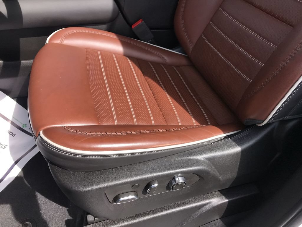 Used 2024 GMC Yukon Denali Ultimate AWD/4WD image 12