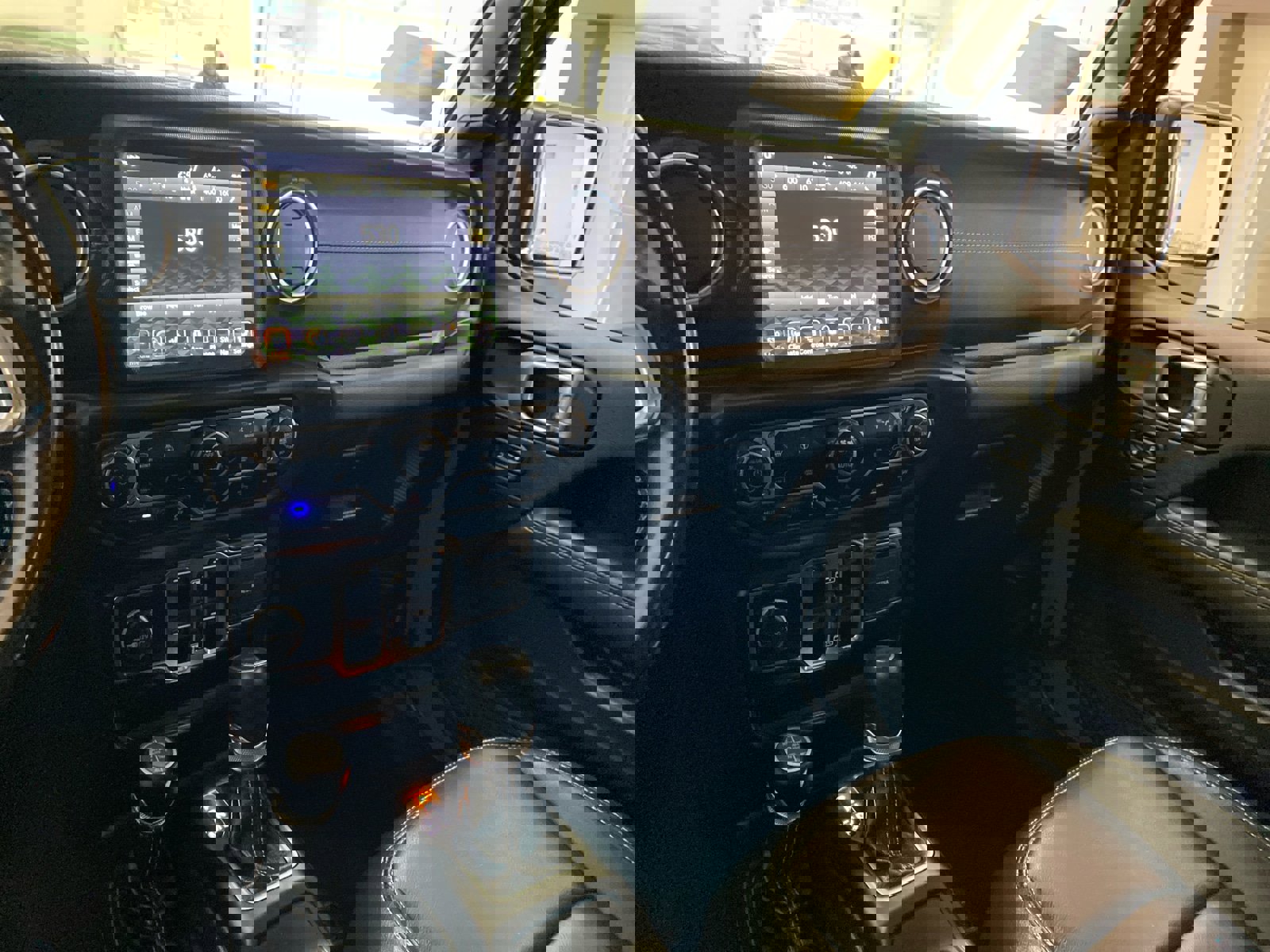 Used 2022 Jeep Wrangler Unlimited Sahara w/ Cold Weather Group image 13