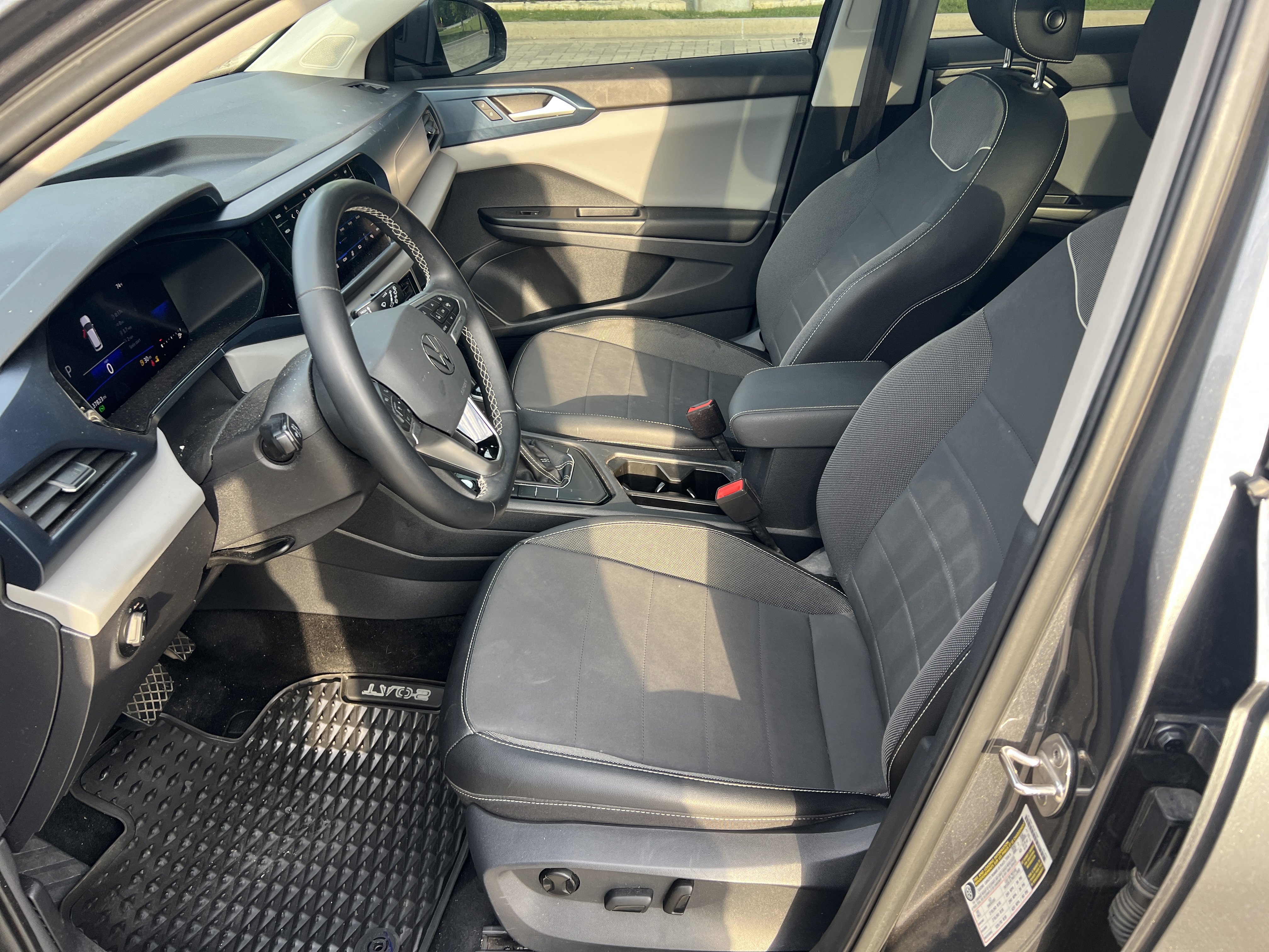 Certified 2023 Volkswagen Taos SE w/ Panoramic Sunroof Package FWD image 15