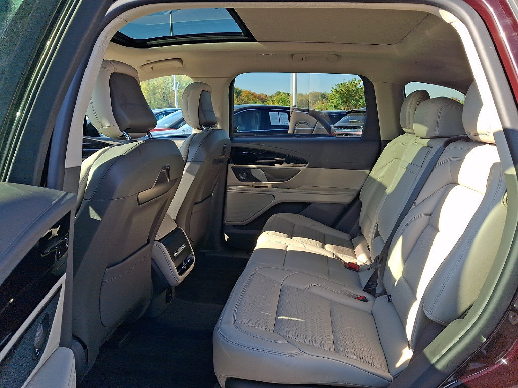 Certified 2025 Lincoln Nautilus Reserve AWD/4WD image 10
