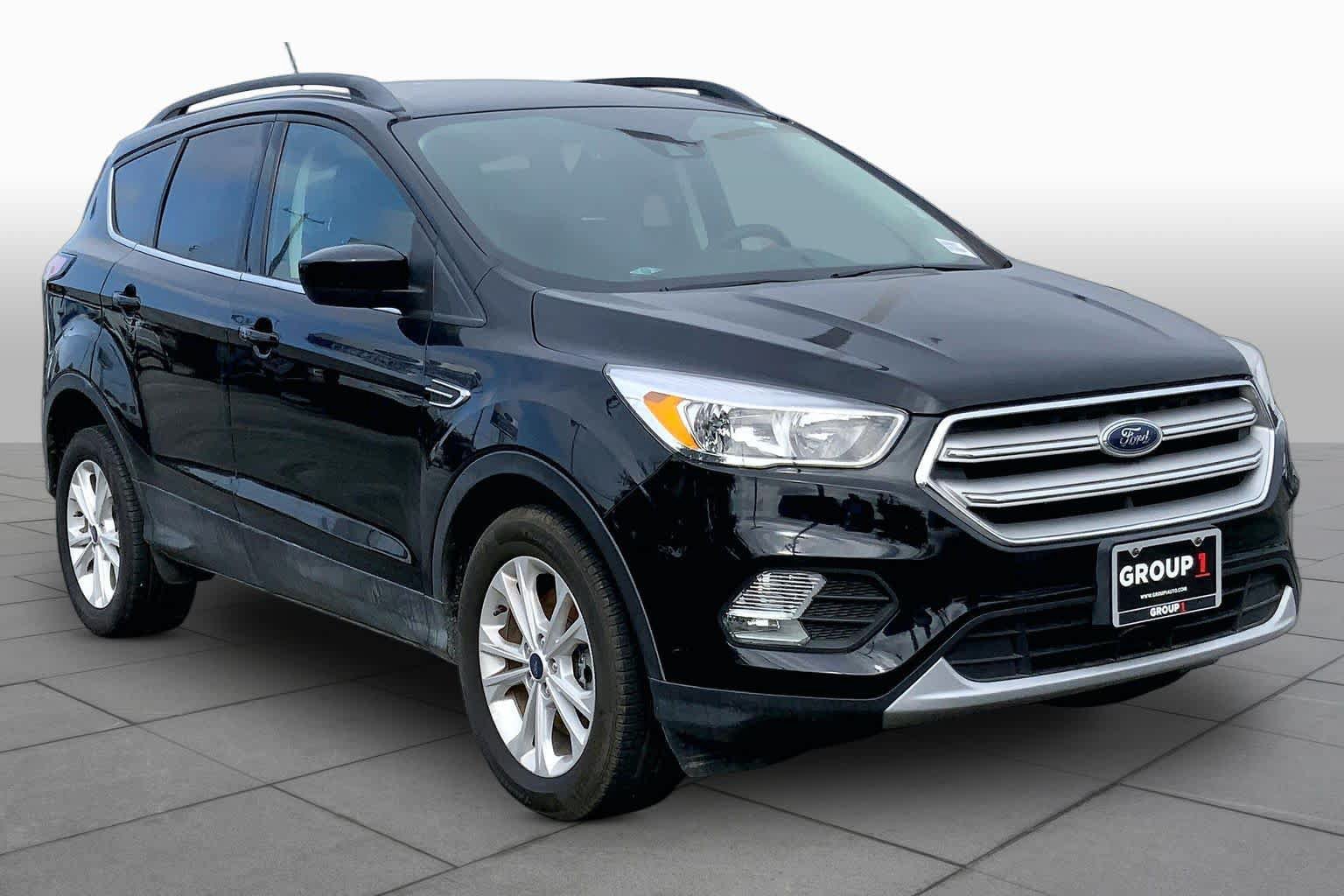 Certified 2018 Ford Escape SE w/ Ford Safe & Smart Package AWD/4WD image 3