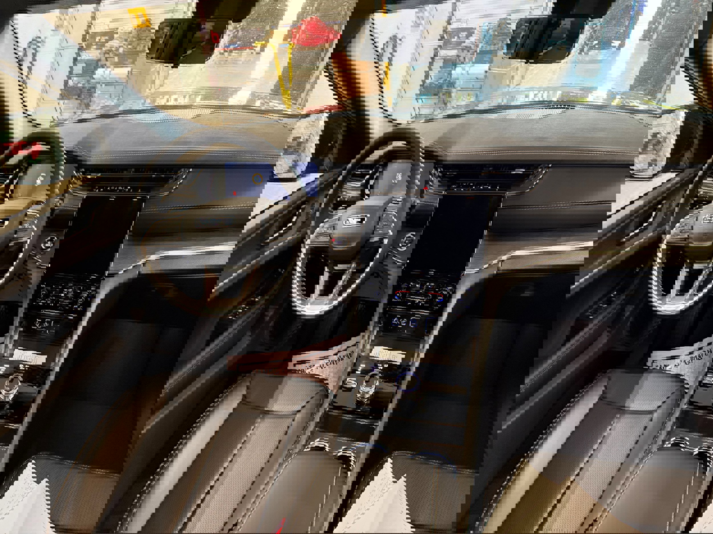 New 2025 Jeep Grand Cherokee L Limited image 17