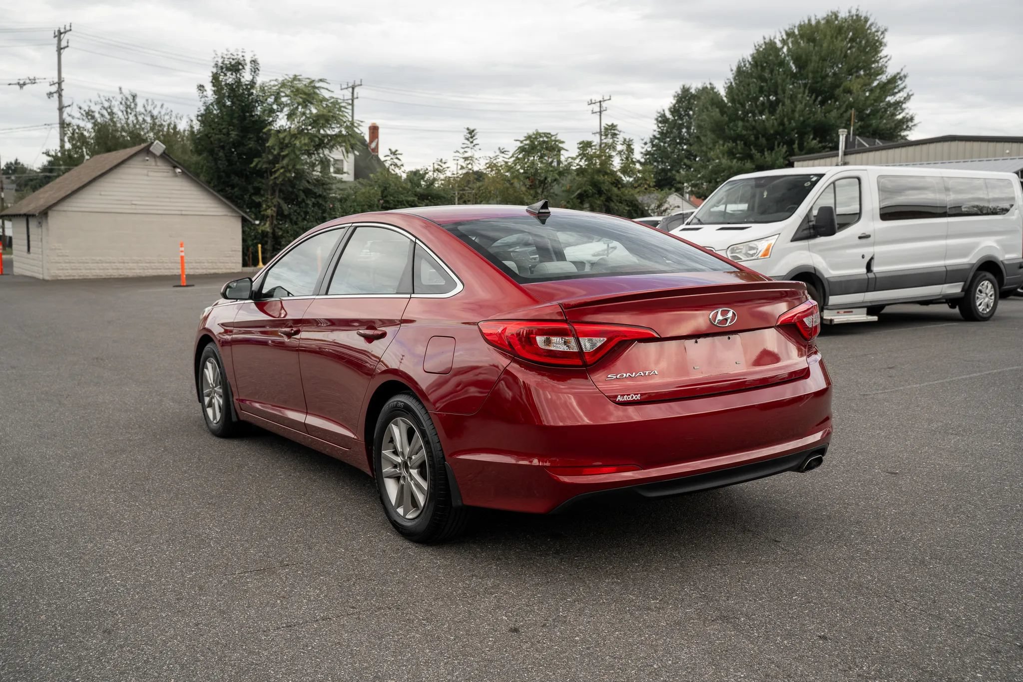 Used 2016 Hyundai Sonata SE w/ Cargo Package FWD image 2
