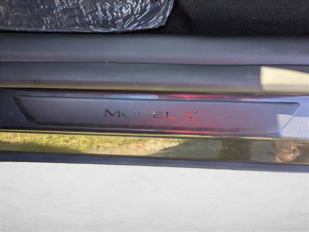Used 2024 Tesla Model Y Long Range AWD/4WD image 18