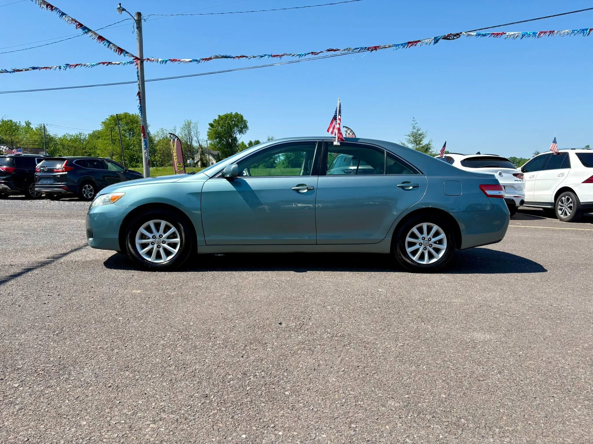 Used 2010 Toyota Camry XLE FWD image 2