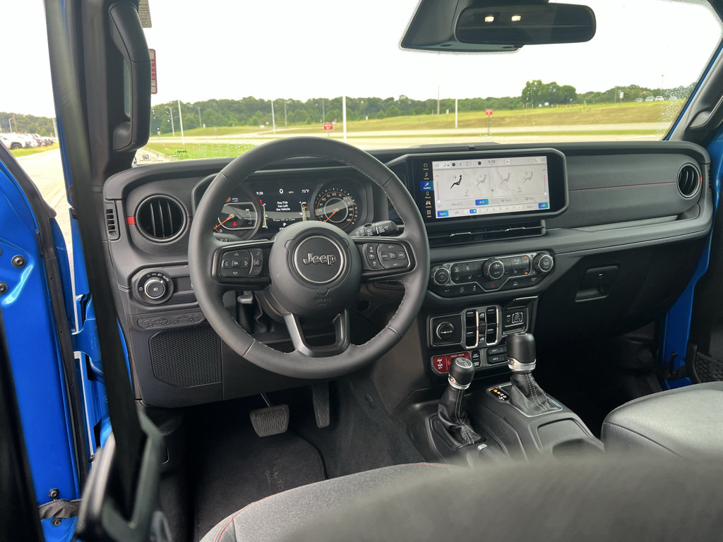 Certified 2025 Jeep Wrangler Unlimited Rubicon w/ Convenience Group AWD/4WD image 16