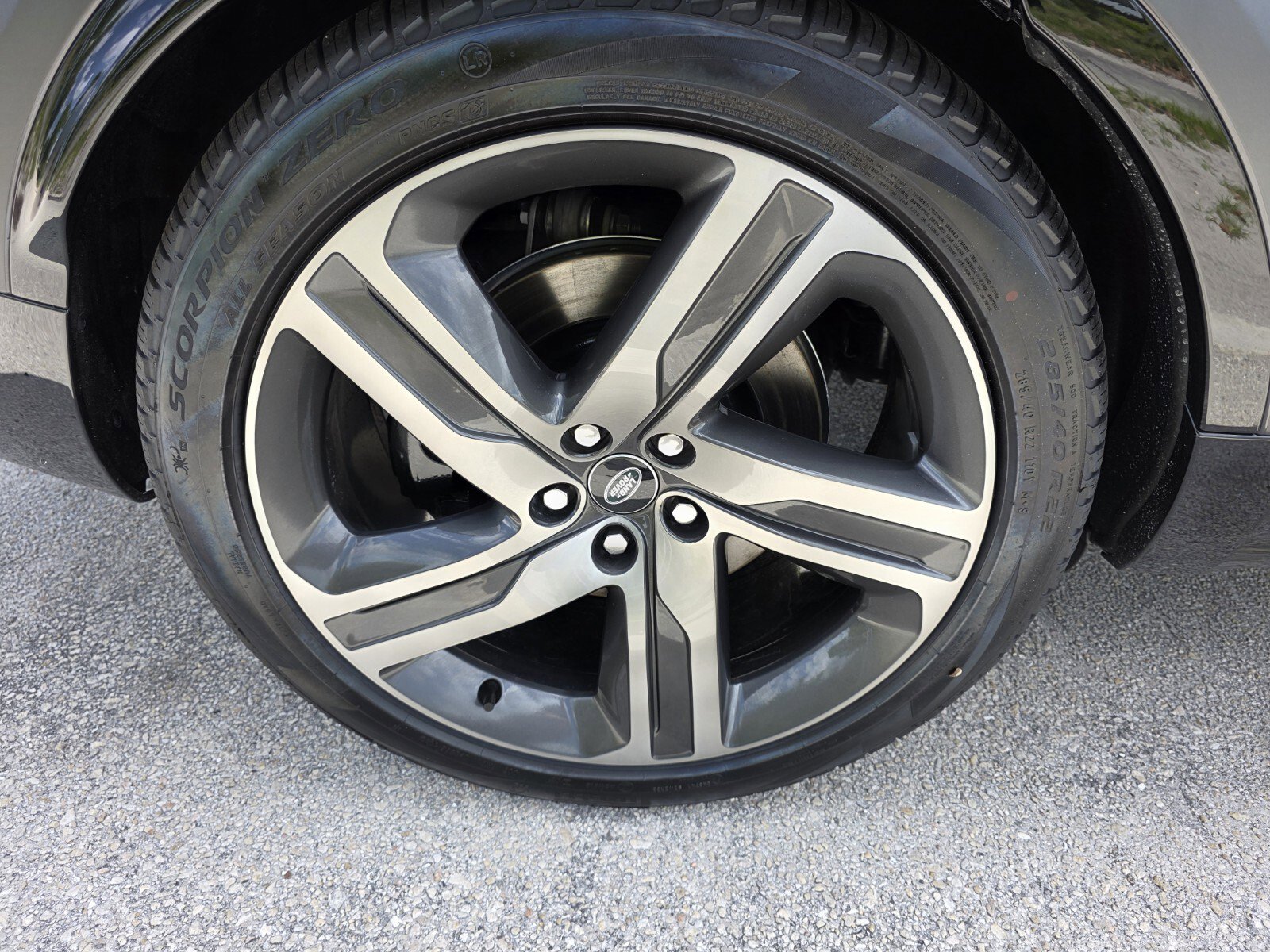 New 2026 Land Rover Discovery Limited Edition AWD/4WD image 9