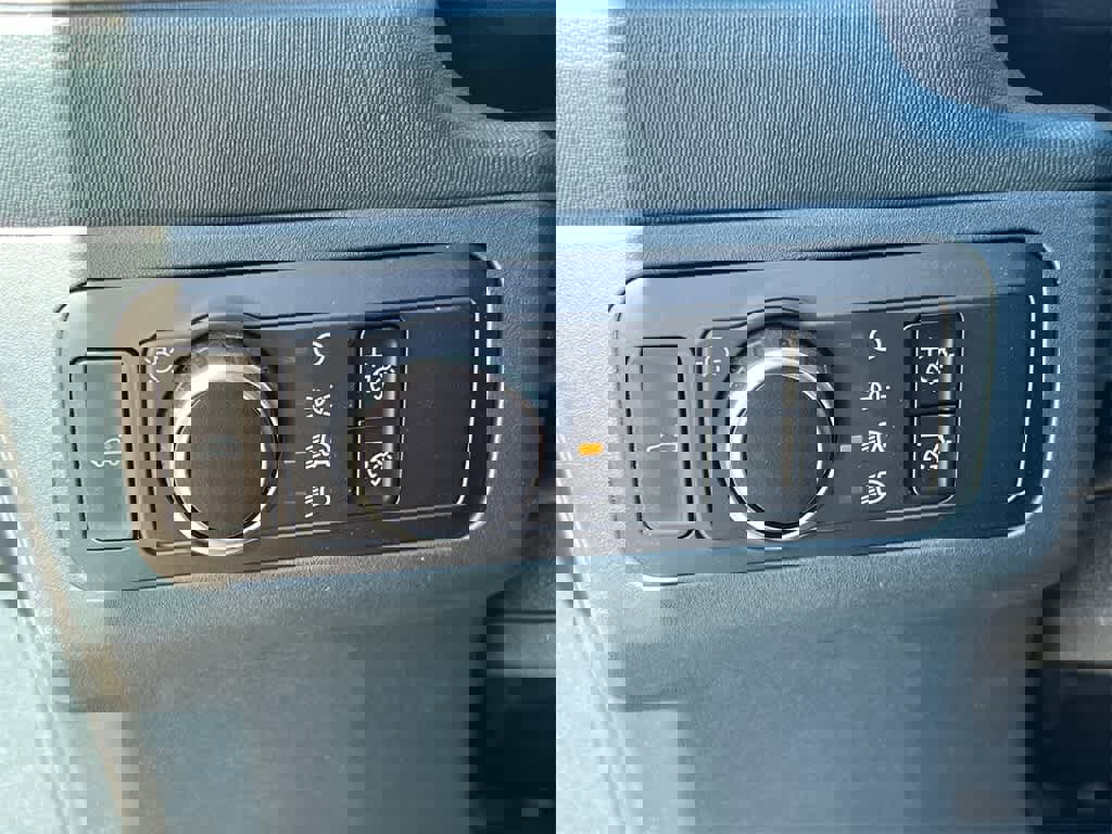 New 2025 Ford Maverick XLT w/ XLT Luxury Package image 25