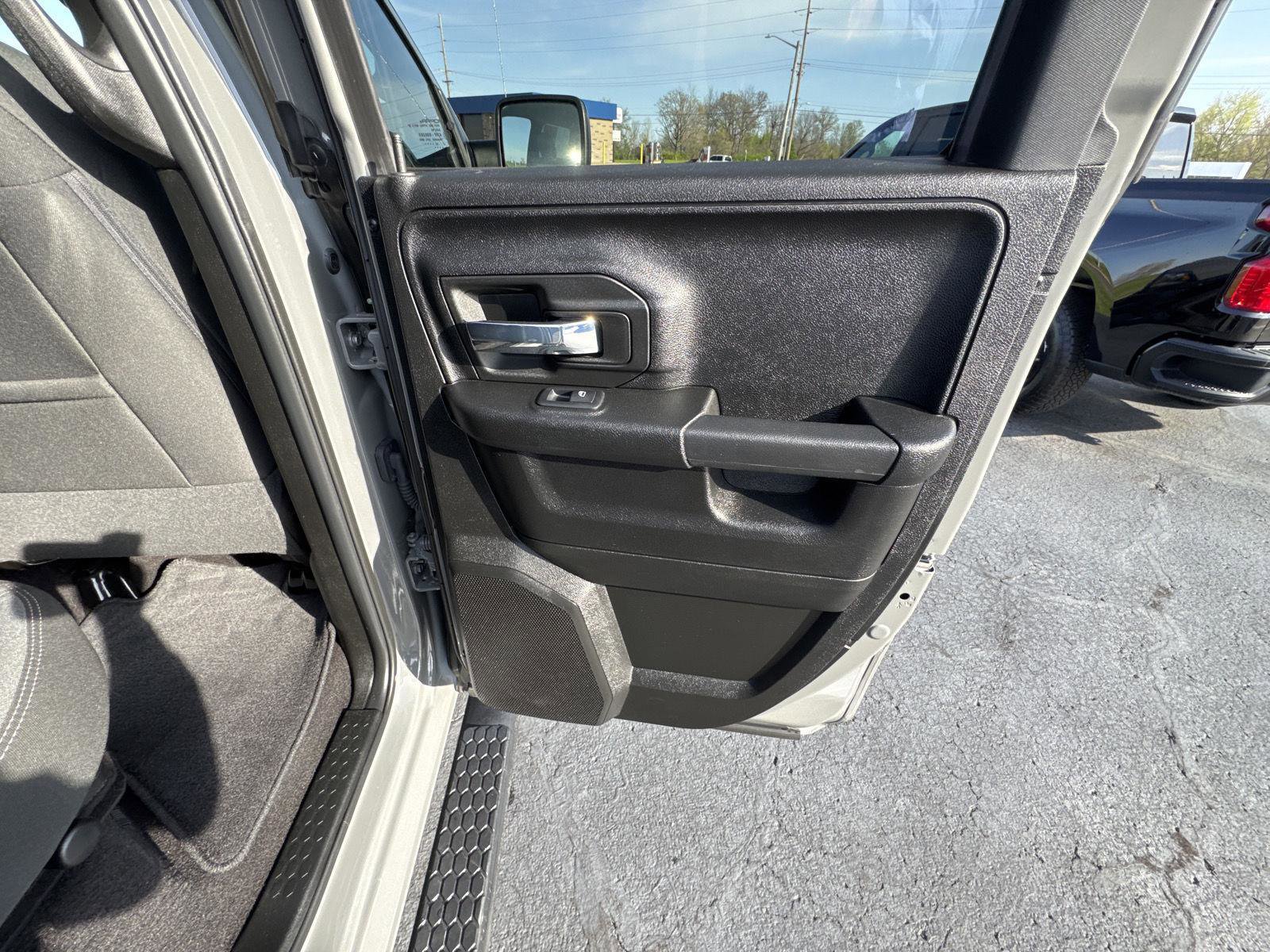 Used 2022 RAM 1500 Classic Warlock w/ Ceramic Gray Warlock Package AWD/4WD image 16