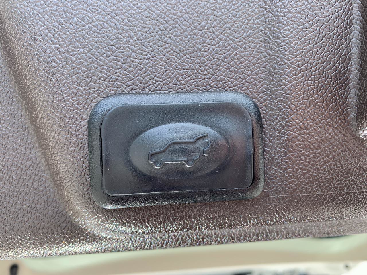 Used 2014 Buick Enclave Premium AWD/4WD image 33