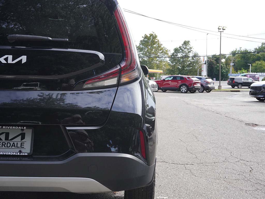 Used 2024 Kia Soul LX w/ Option Group 015 FWD image 15