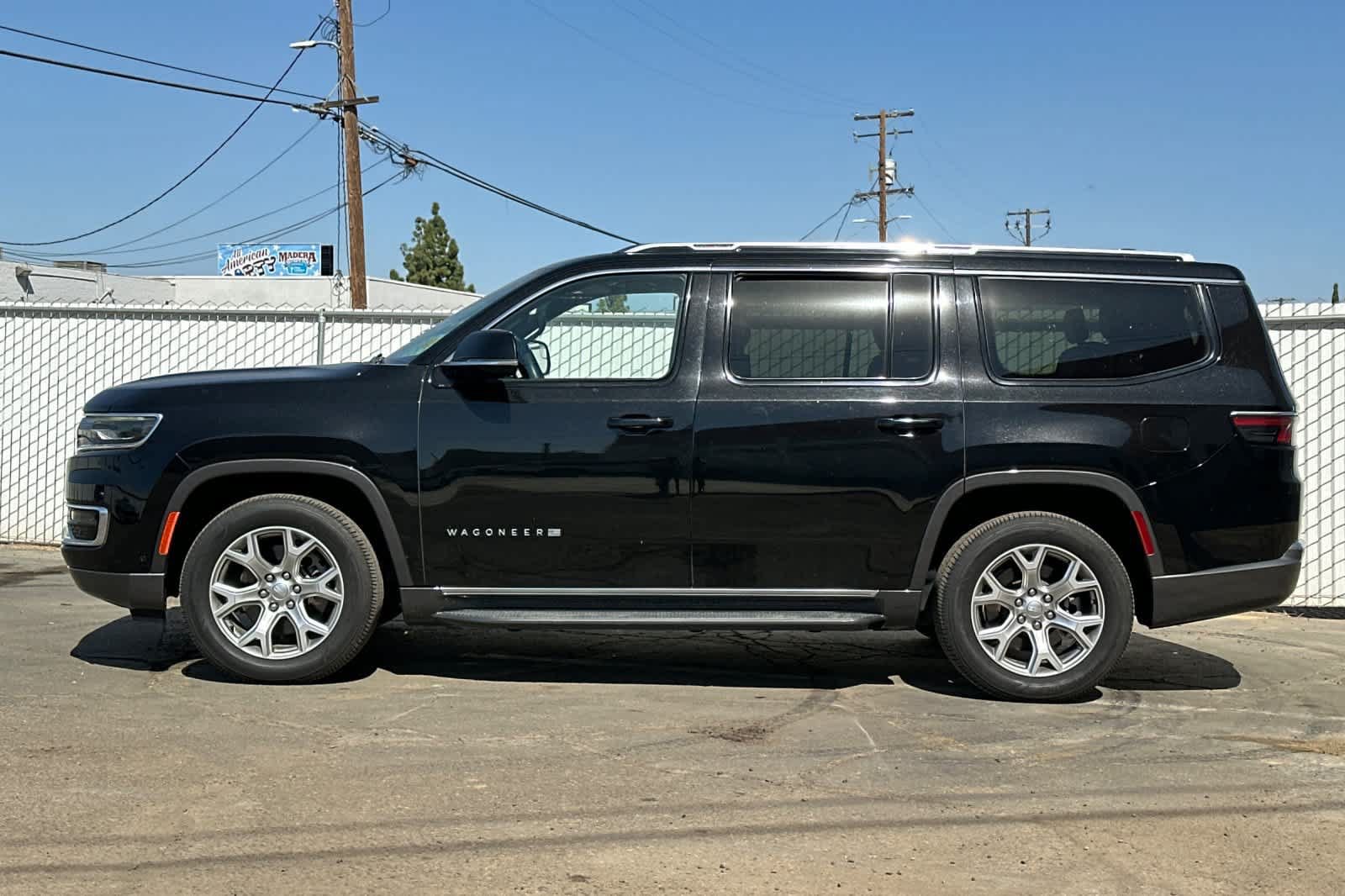 Used 2022 Jeep Wagoneer Series II RWD image 6