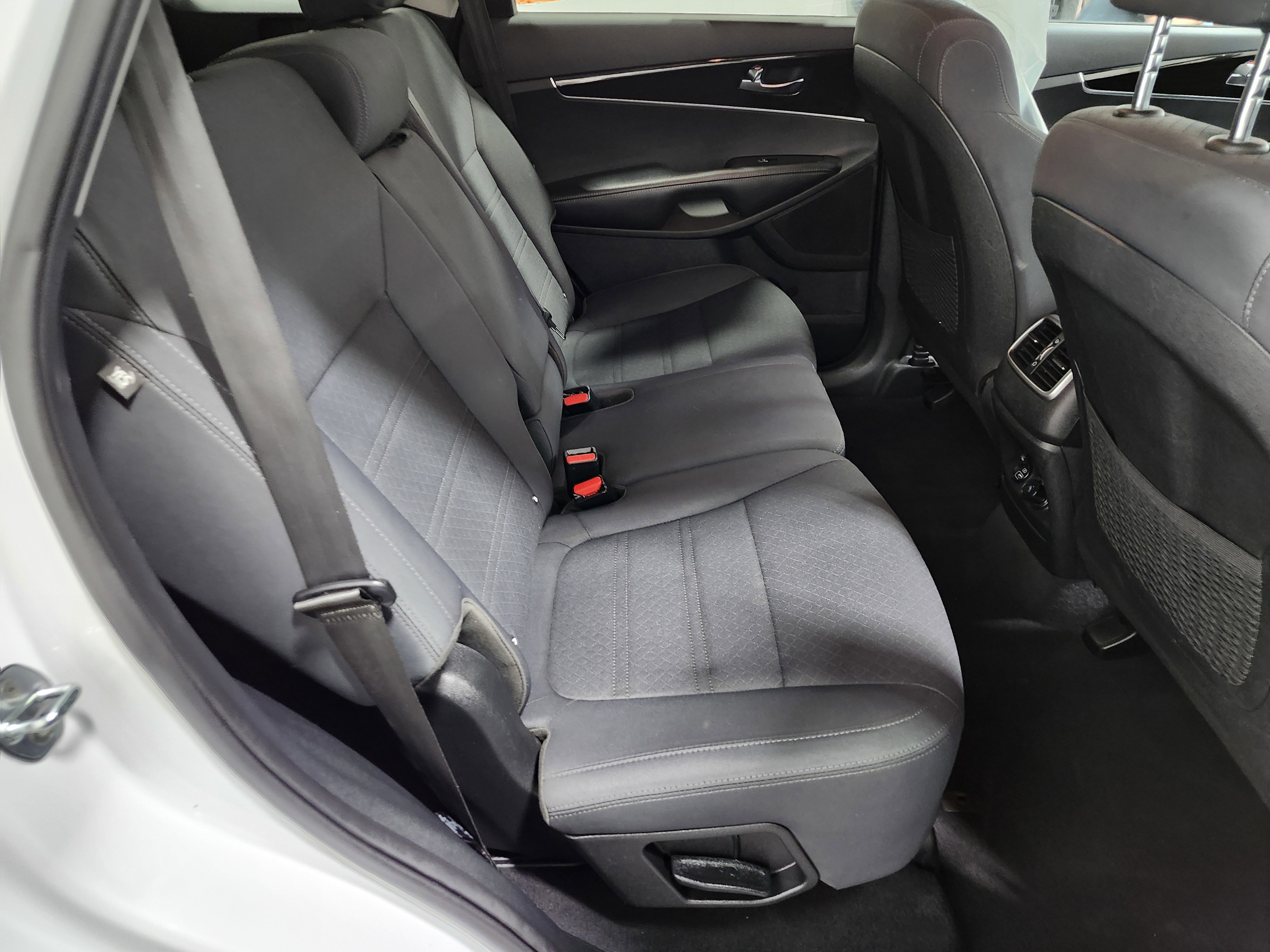 Used 2020 Kia Sorento LX V6 image 14