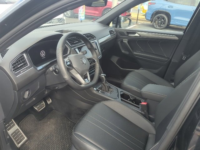 Certified 2024 Volkswagen Tiguan SE R-Line image 15