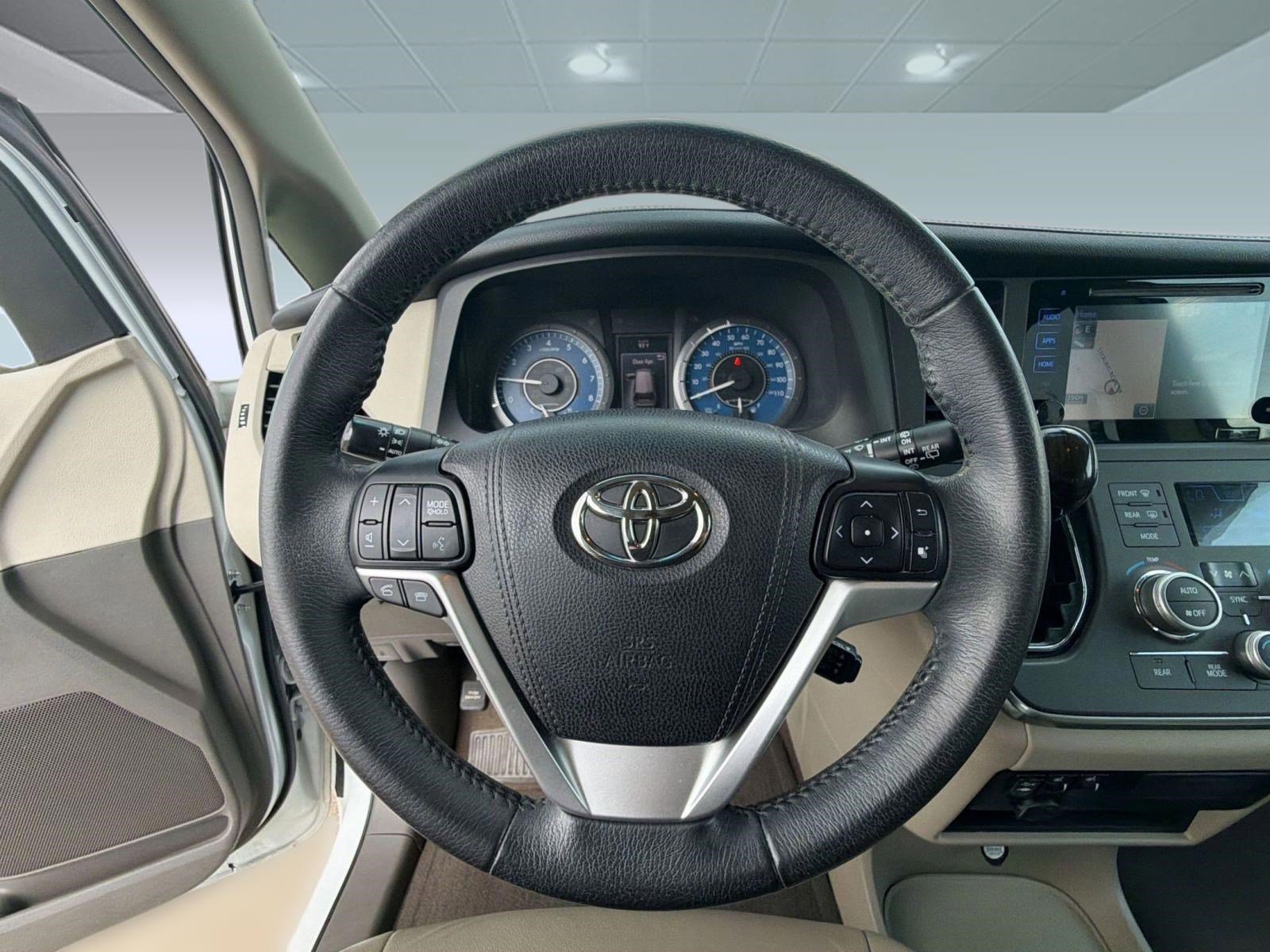 Used 2017 Toyota Sienna XLE w/ XLE Navigation Package FWD image 16