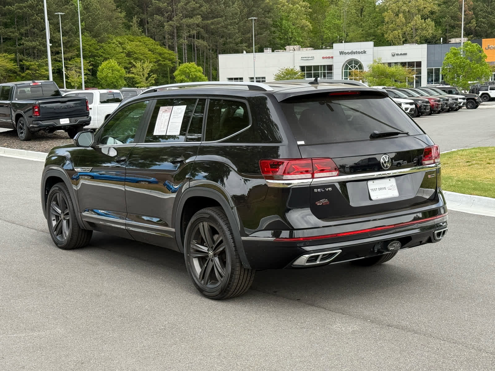 Used 2022 Volkswagen Atlas SEL R-Line AWD/4WD image 3
