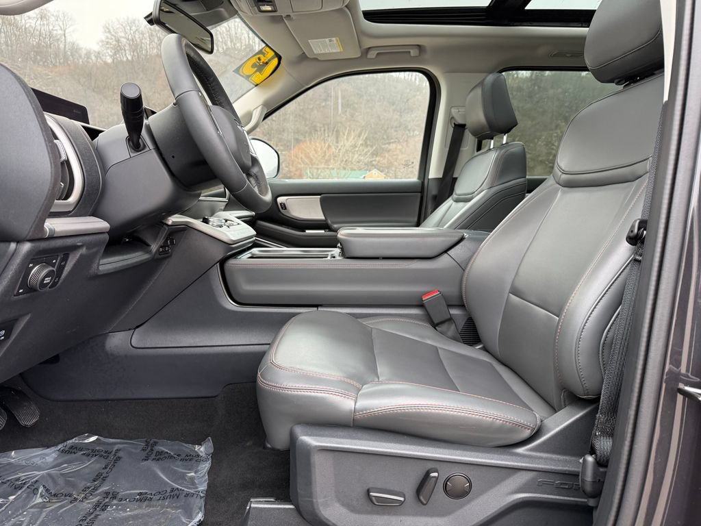 Used 2025 Ford Expedition Active AWD/4WD image 24
