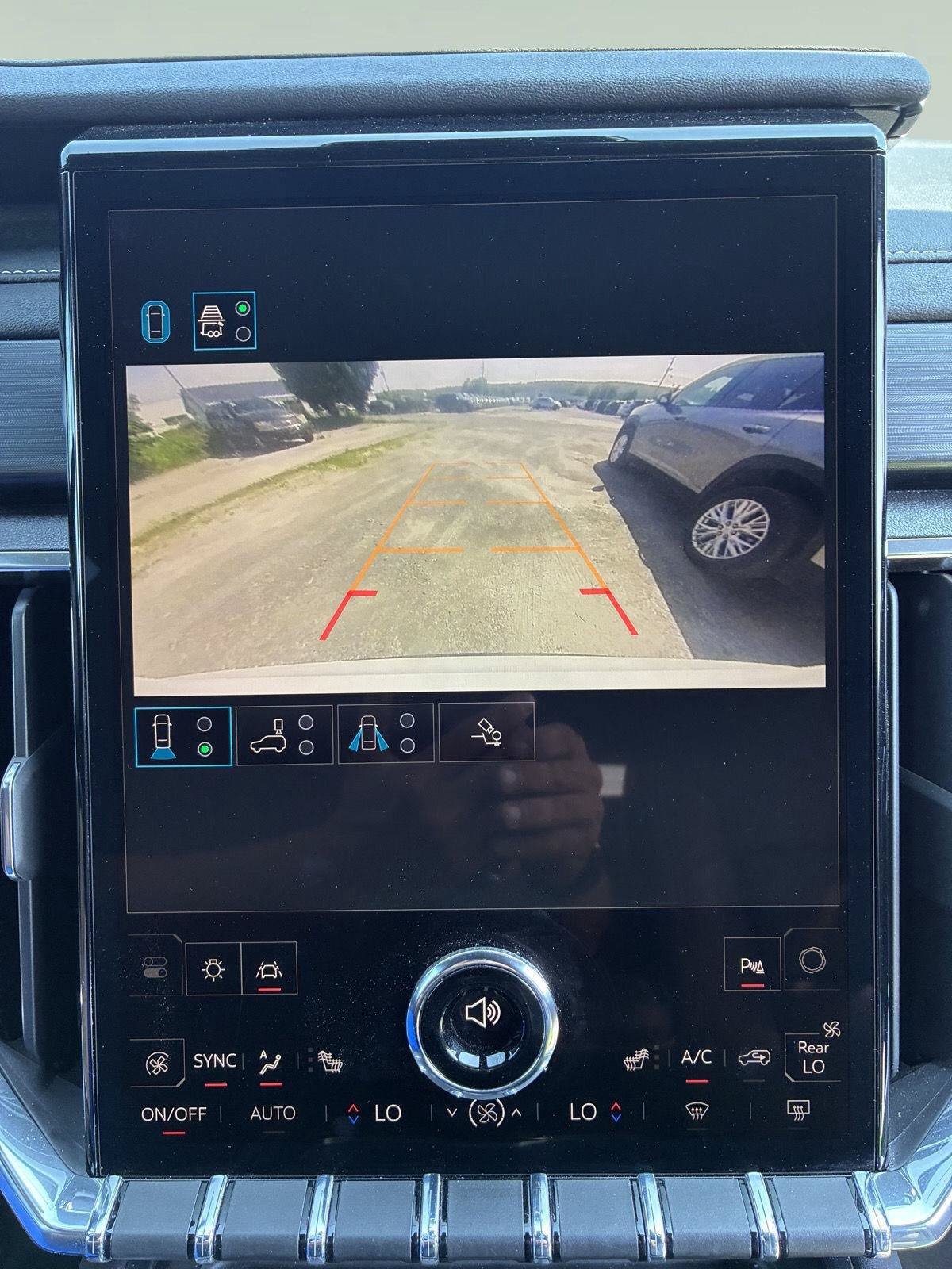 Used 2025 GMC Acadia Elevation w/ Elevation Premium Package AWD/4WD image 27