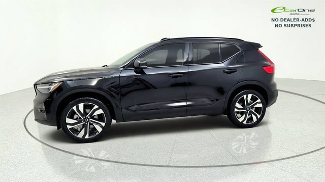 Used 2024 Volvo XC40 B5 Plus w/ Protection Package Premier AWD/4WD image 4