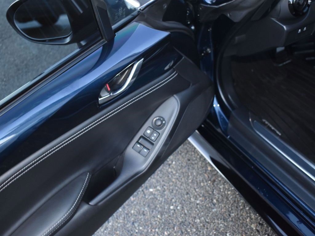 Used 2022 MAZDA MX-5 Miata Club w/ Interior Package image 12
