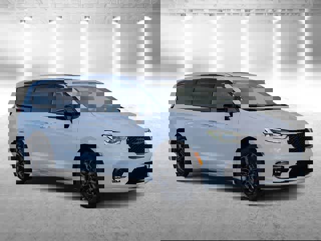 New 2026 Chrysler Pacifica Select image 2