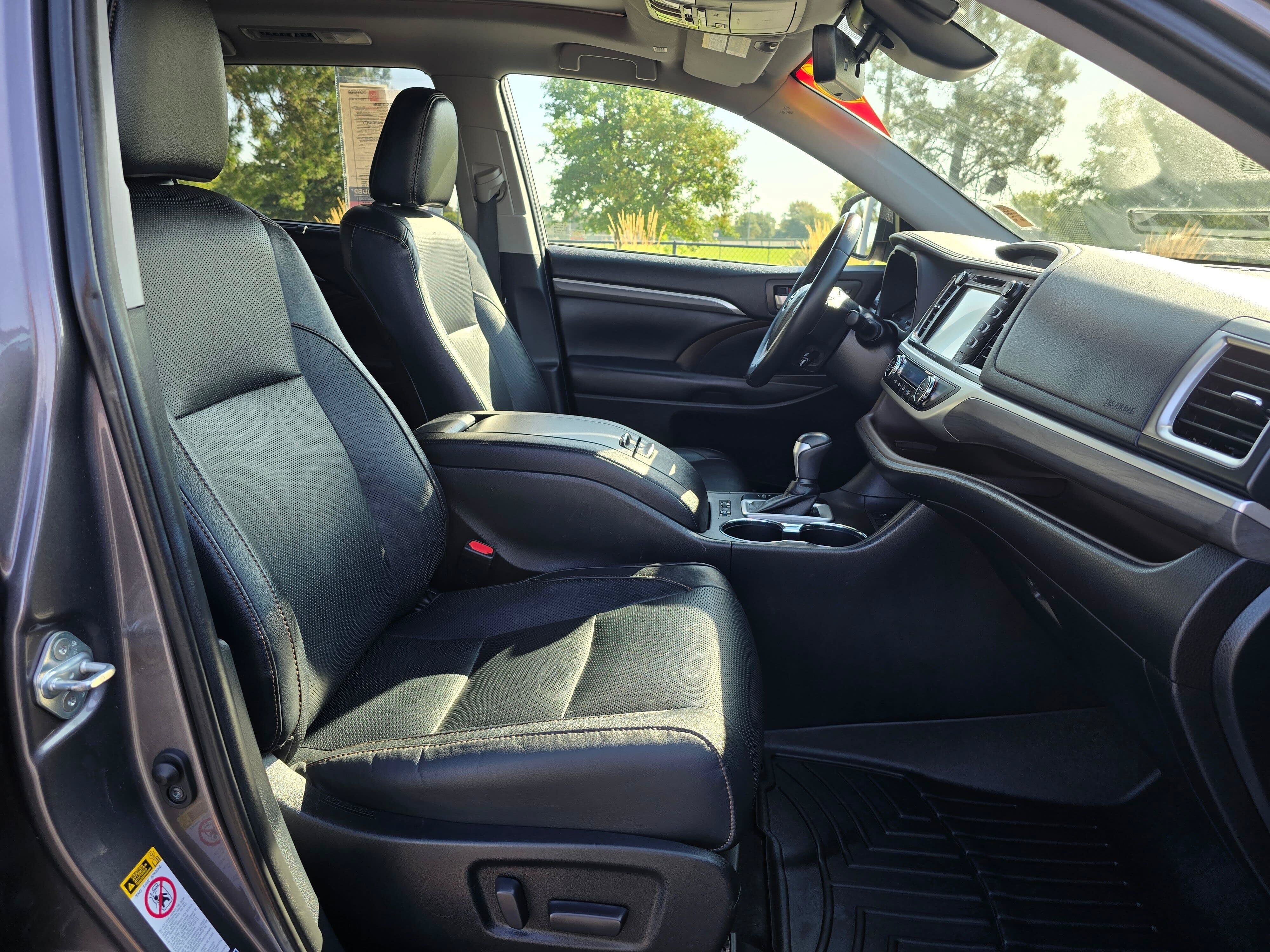 Used 2019 Toyota Highlander Limited Platinum AWD/4WD image 10