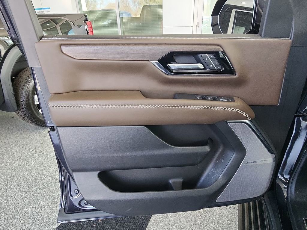 Certified 2025 GMC Yukon Denali Ultimate AWD/4WD image 22
