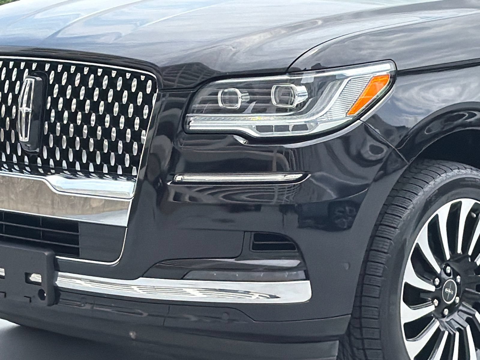 Used 2022 Lincoln Navigator Black Label AWD/4WD image 2