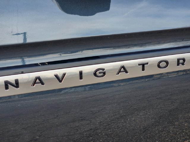 New 2026 Lincoln Navigator Reserve AWD/4WD image 17