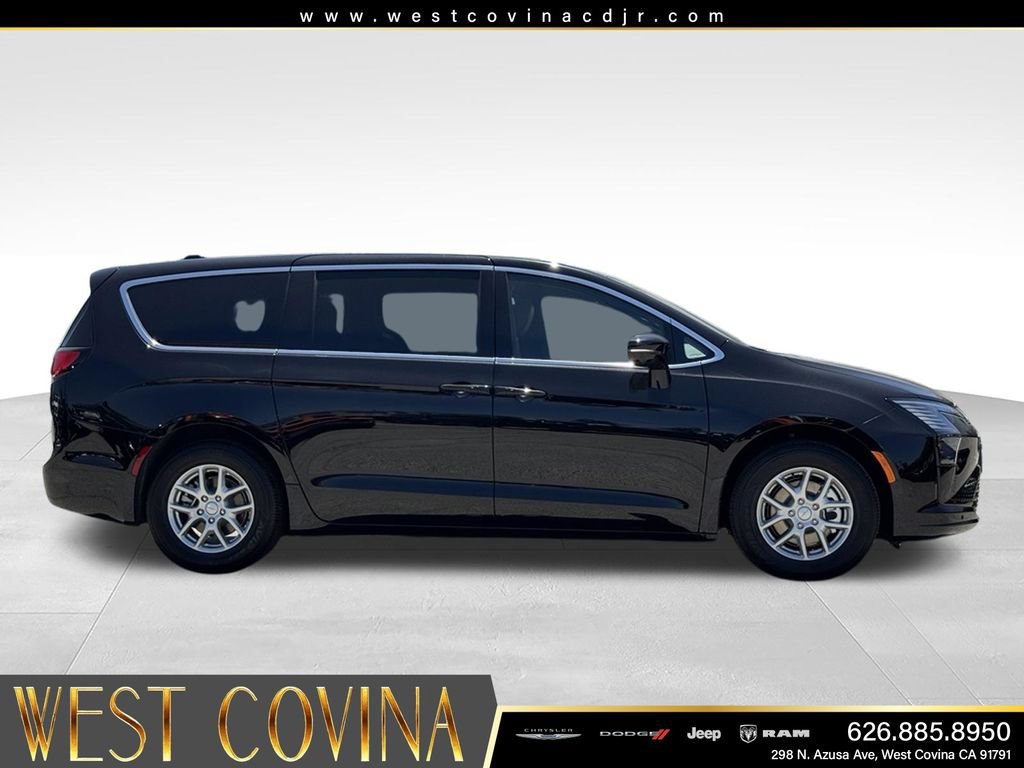 New 2027 Chrysler Pacifica Select FWD image 6