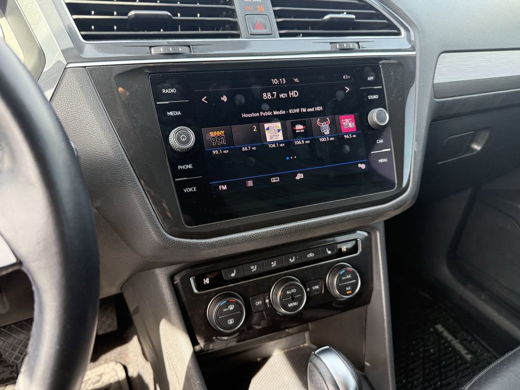 Used 2019 Volkswagen Tiguan SE image 19
