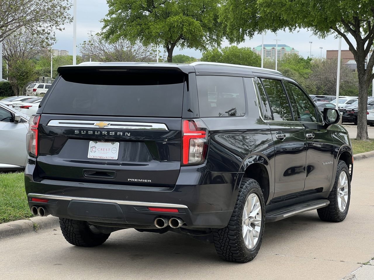 Used 2023 Chevrolet Suburban Premier image 4